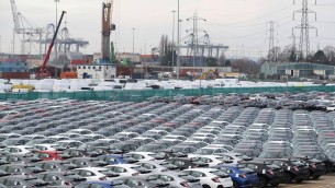 Dazi, Trump: "Sto valutando esenzione temporanea per le auto"
