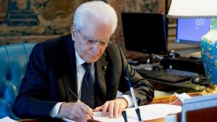 Ddl concorrenza, Mattarella firma legge ma scrive a presidenti Camere e a Meloni