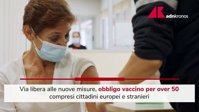 Decreto anti-Covid, da obbligo vaccino a super green pass: tutte le misure