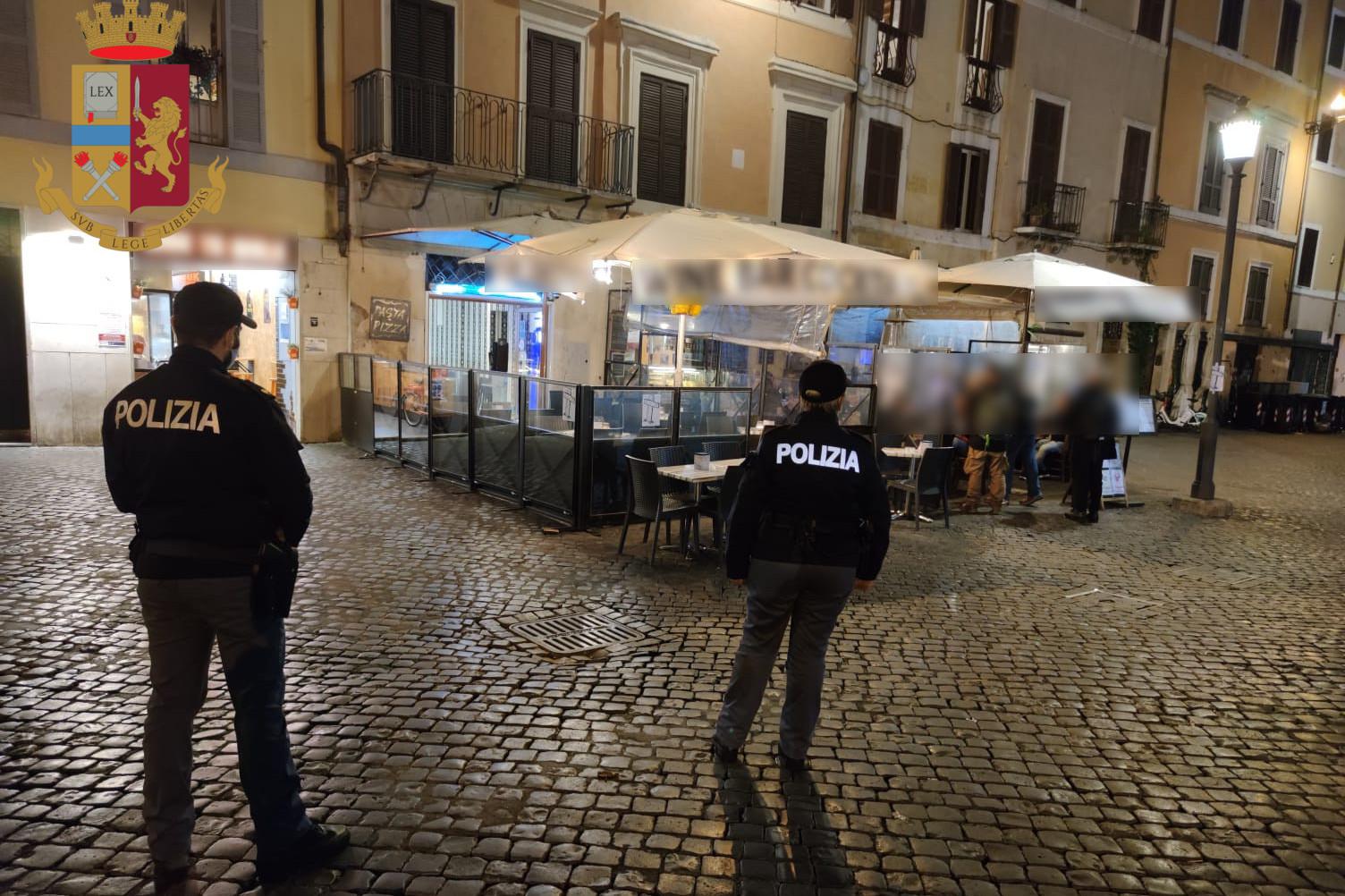 Decreto aprile, coprifuoco alle 22 divide anche gli esperti