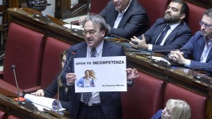 Def, malore per Bonelli in Aula: seduta sospesa, deputato al Gemelli