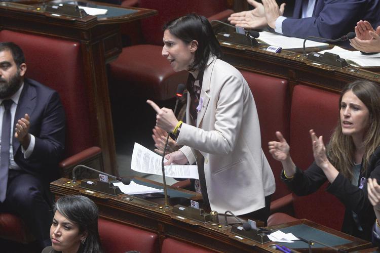Def, Schlein all'attacco: "Totale inadeguatezza governo, ne dovrà rispondere al Paese"