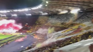 Derby Roma-Lazio, lo spettacolo delle curve - Video