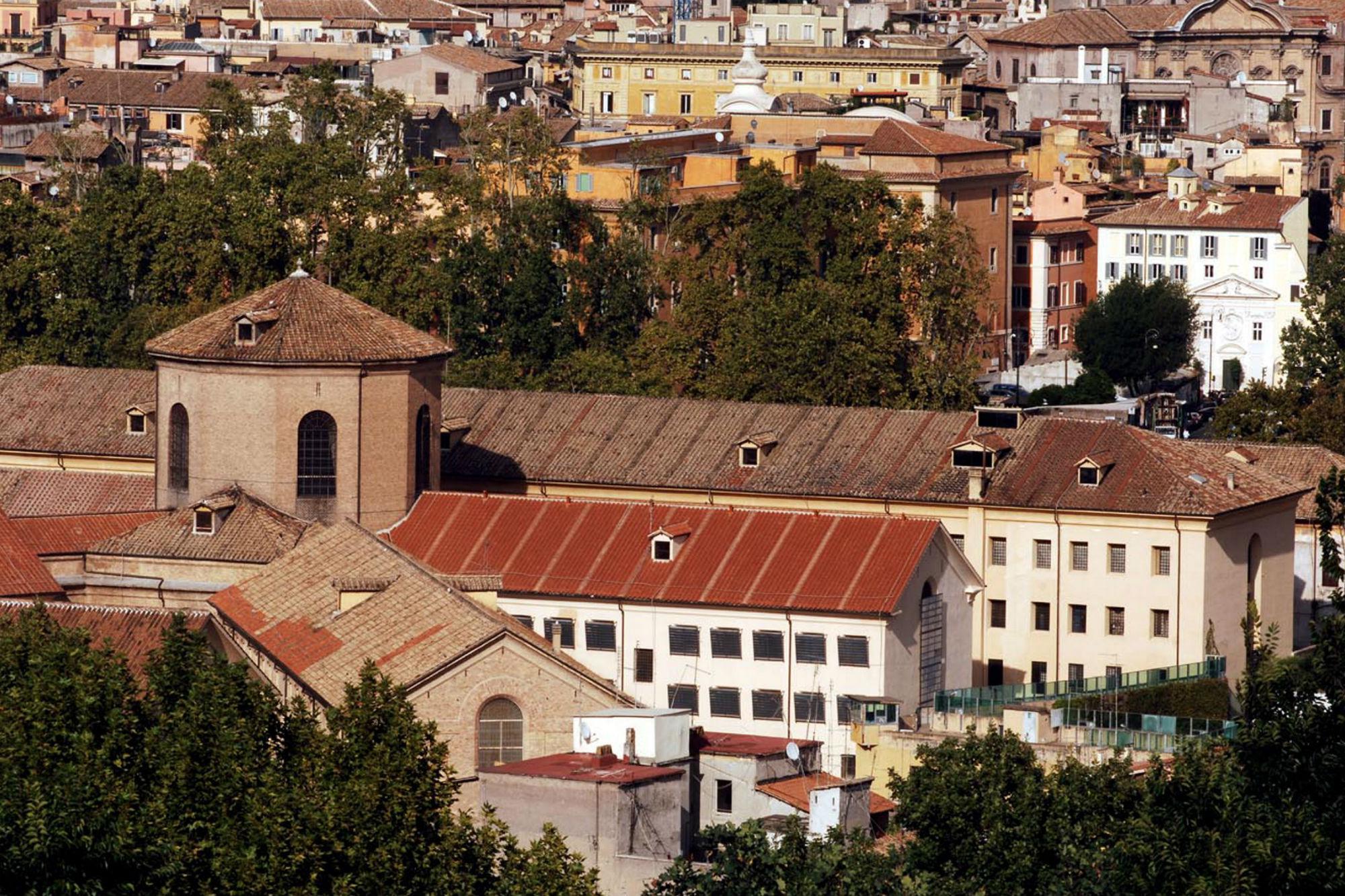 Detenuto suicida a Roma, sospeso agente penitenziaria: "Non controllò"