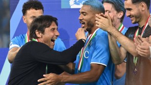 'Di Lorenzo come Maradona' e 'McTominay scarto United': il trionfo Napoli all'estero