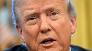 Dici 'razzista' e iPhone scrive 'Trump': il bug di Apple negli Usa - Video