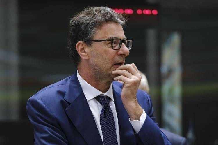 Difesa comune Ue, Giorgetti: "Meglio aspettare il vertice Nato di giugno"