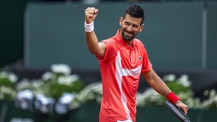 Djokovic nella storia: batte Hurkacz a Ginevra e vince il suo 100esimo titolo
