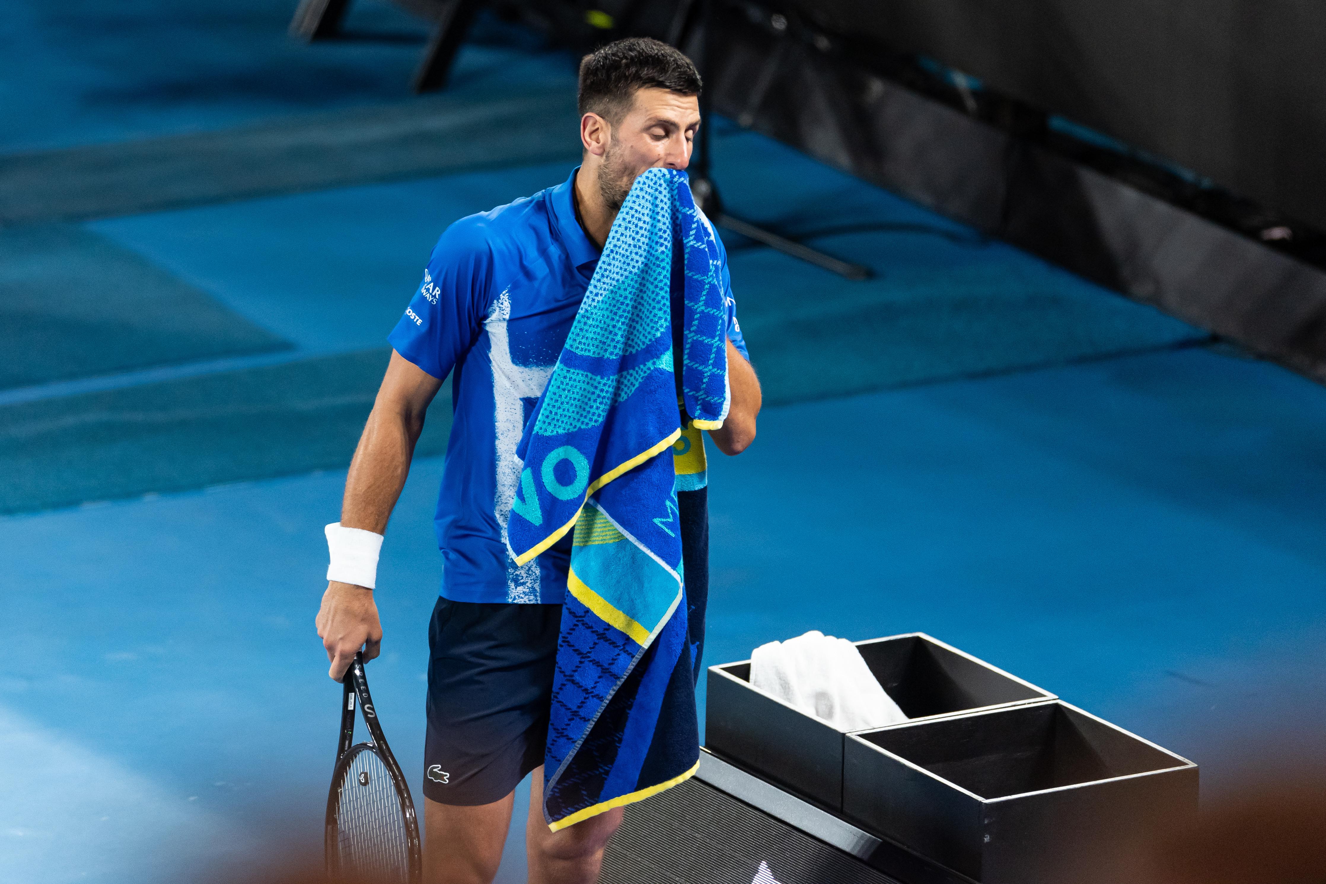 Djokovic si ritira in semifinale, Zverev in finale Australian Open