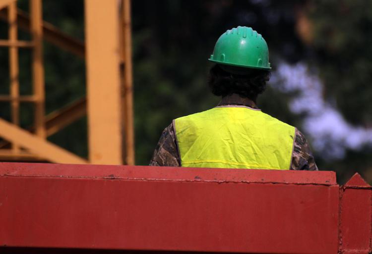 Dl Lavoro, assegno inclusione e incentivi per chi assume giovani: la bozza