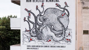 Donazione, asta benefica e murale, Ichnusa contro l’abbandono del vetro