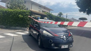 Donna uccisa a Fregene, autopsia: coltellate a cuore e gola