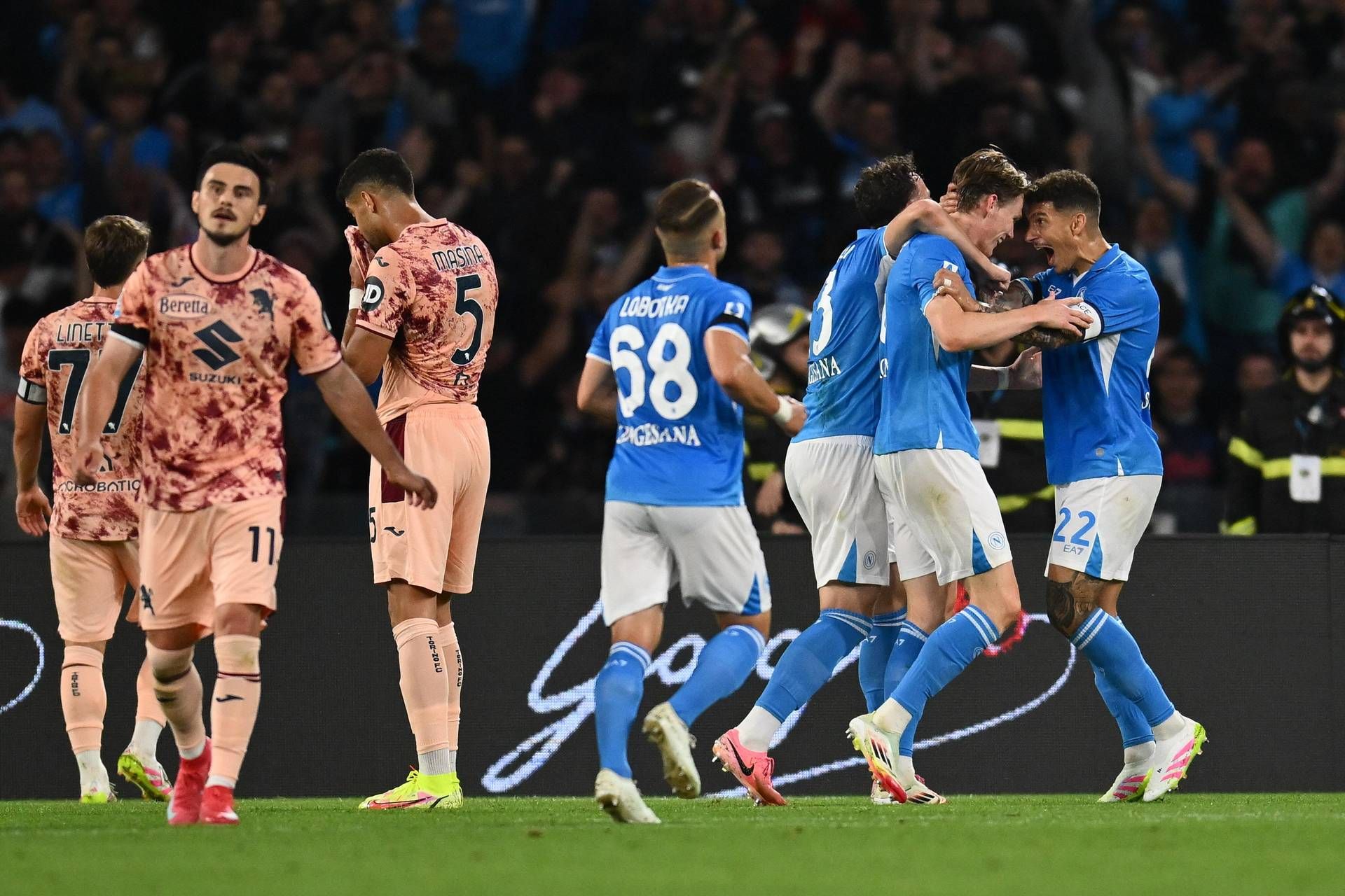 Doppietta di McTominay stende il Torino, il Napoli in vetta a +3 sull'Inter