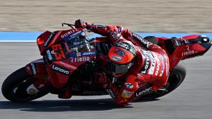 Doppietta Ducati a Le Mans, Bagnaia in pole davanti a Miller
