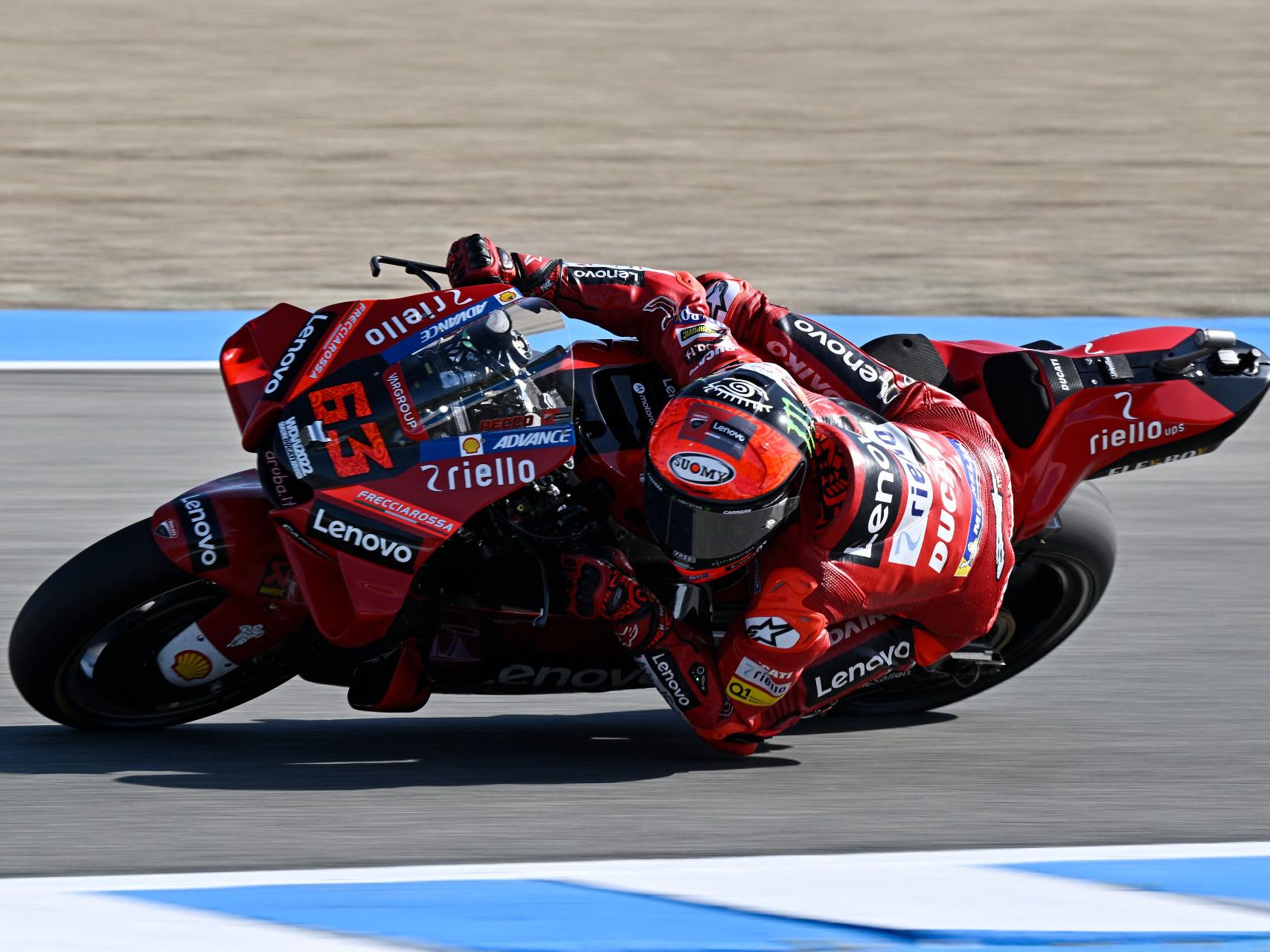 Doppietta Ducati a Le Mans, Bagnaia in pole davanti a Miller