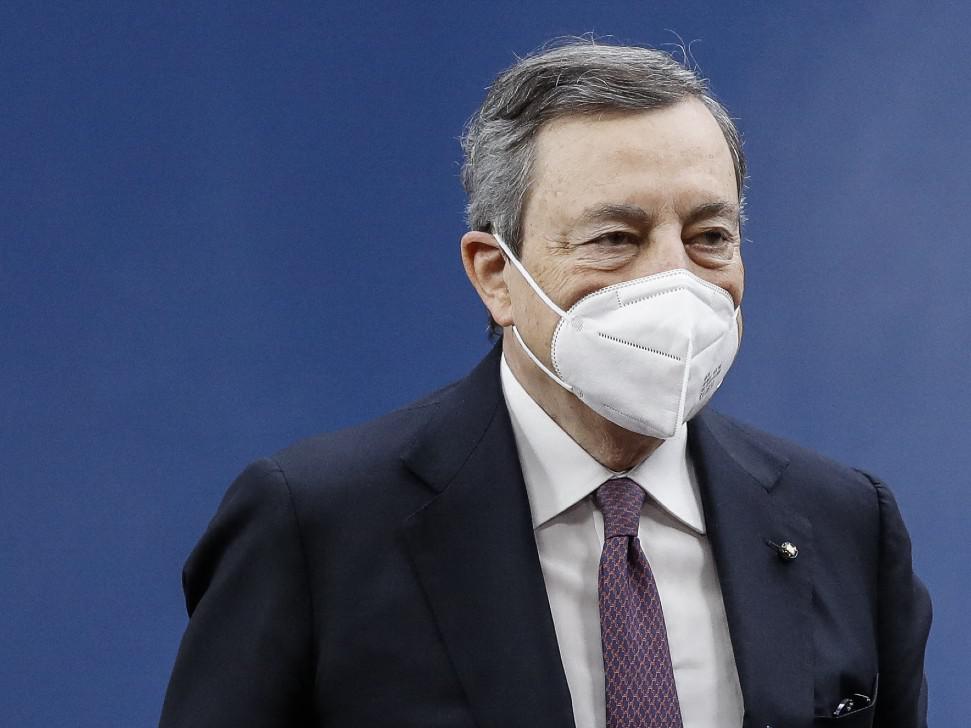 Draghi: "Accelerare su vaccini, green pass pronto a metà giugno"
