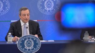 Draghi: "Governo non si fa senza M5S"