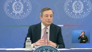 Draghi: "Mi trovo un lavoro da solo..
