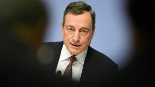 Draghi: "Variante Omicron impone massima attenzione, vaccinarsi è essenziale"