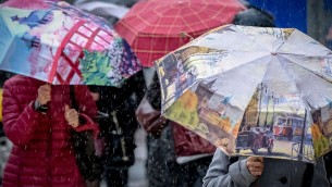 Due cicloni sull’Italia portano nubifragi, vento e mareggiate: ecco dove