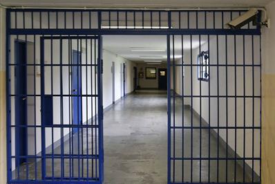 Due detenuti evadono da carcere Trani, scavalcato il muro di cinta