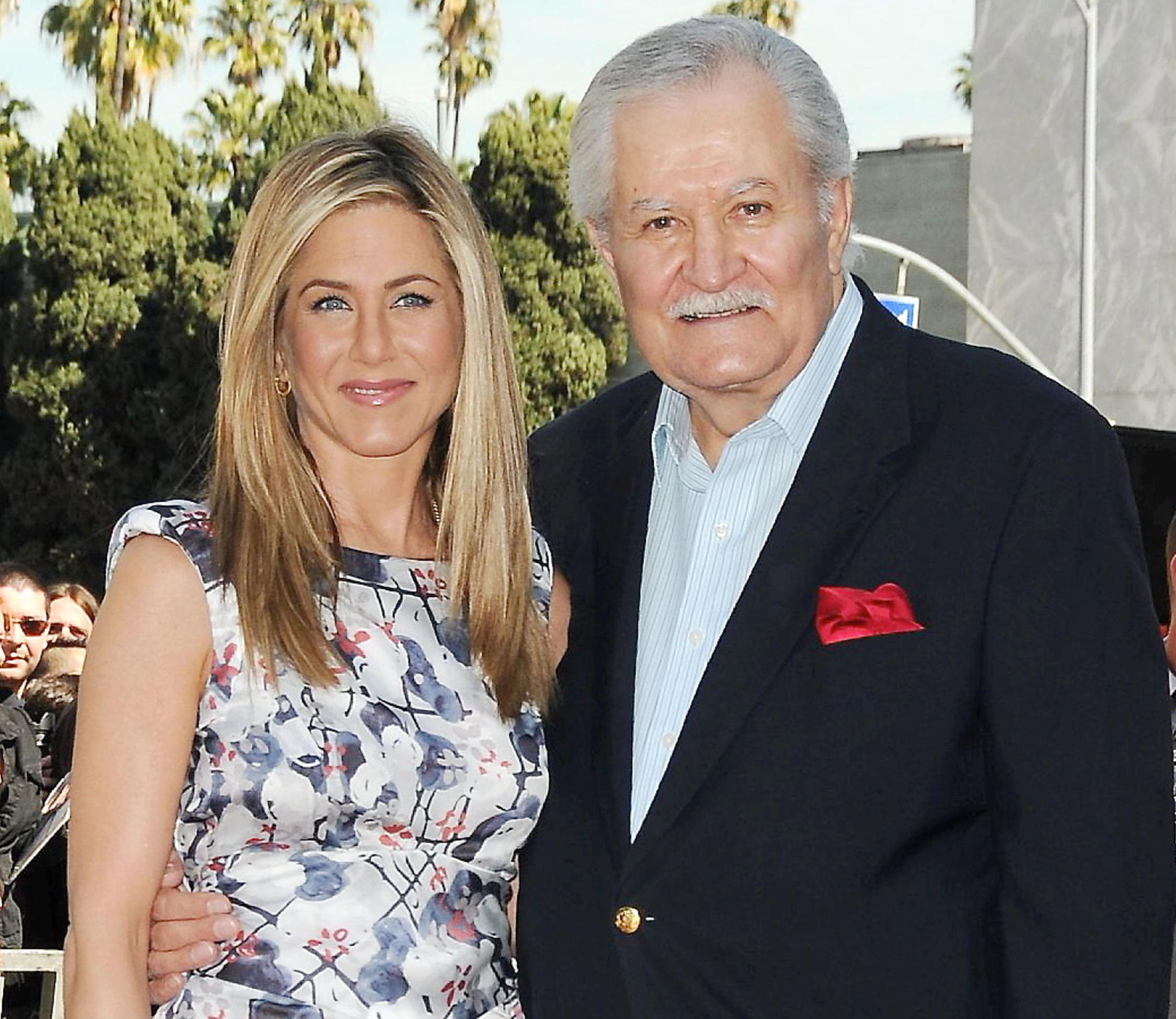 E' morto l'attore John Aniston: il padre di Jennifer aveva 89 anni