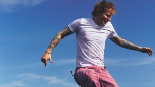 Ed Sheeran riparte da 'Azizam', singolo che unisce pop e cultura persiana