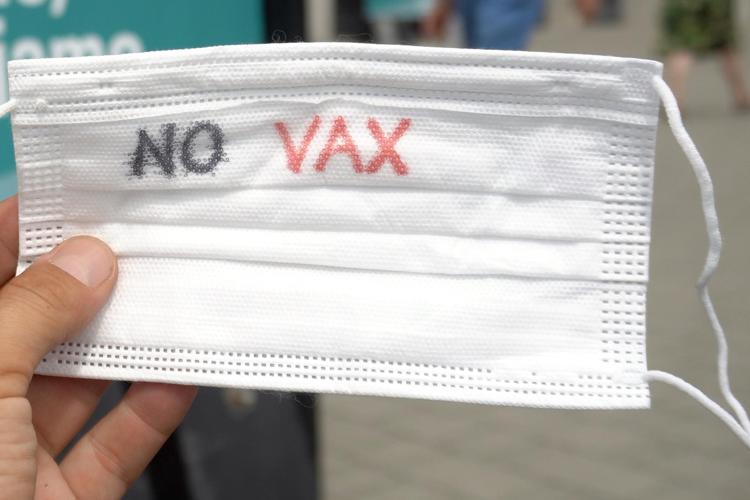 Election day, no vax contro le mascherine al seggio