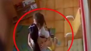 Elena Del Pozzo, la mamma: "Non volevo guardarla, l'ho uccisa girata"
