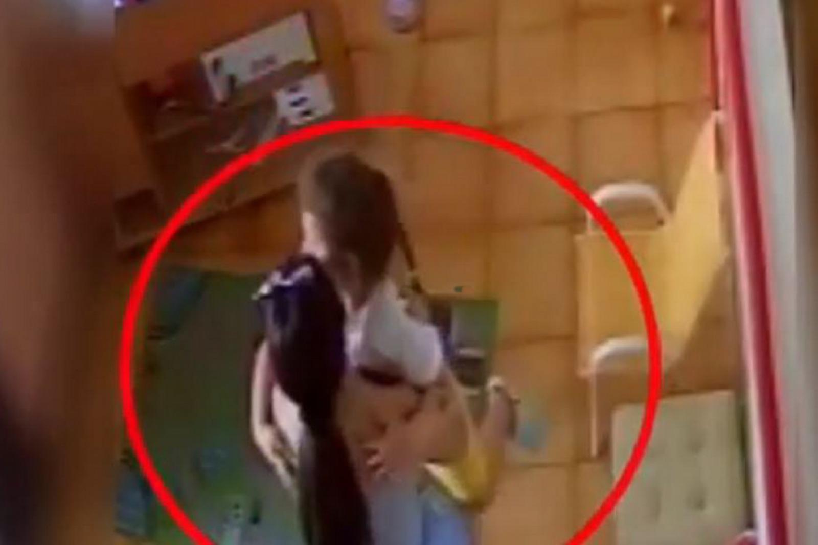 Elena Del Pozzo, la mamma: "Non volevo guardarla, l'ho uccisa girata"