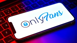Elena Maraga, la maestra licenziata per le foto su OnlyFans diventa imprenditrice