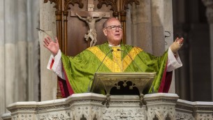 Elezione nuovo Papa, via al Conclave: chi è il cardinale Timothy Michael Dolan