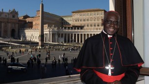 Elezione nuovo Papa, via al Conclave: chi è Robert Sarah