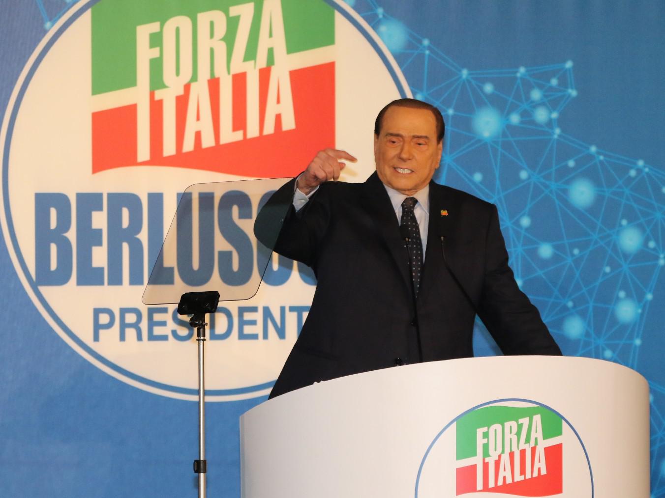 Elezioni 2022, Berlusconi: "Pensione minima a 1000 euro anche a casalinghe"