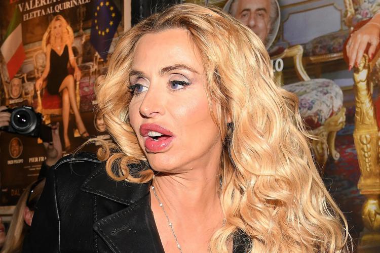 Elezioni 2022, Valeria Marini: "Mio tweet non politico ma per stigmatizzare aggressività Lucarelli"