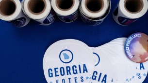 Elezioni midterm Usa 2022, in Georgia ex campione di football sfida reverendo