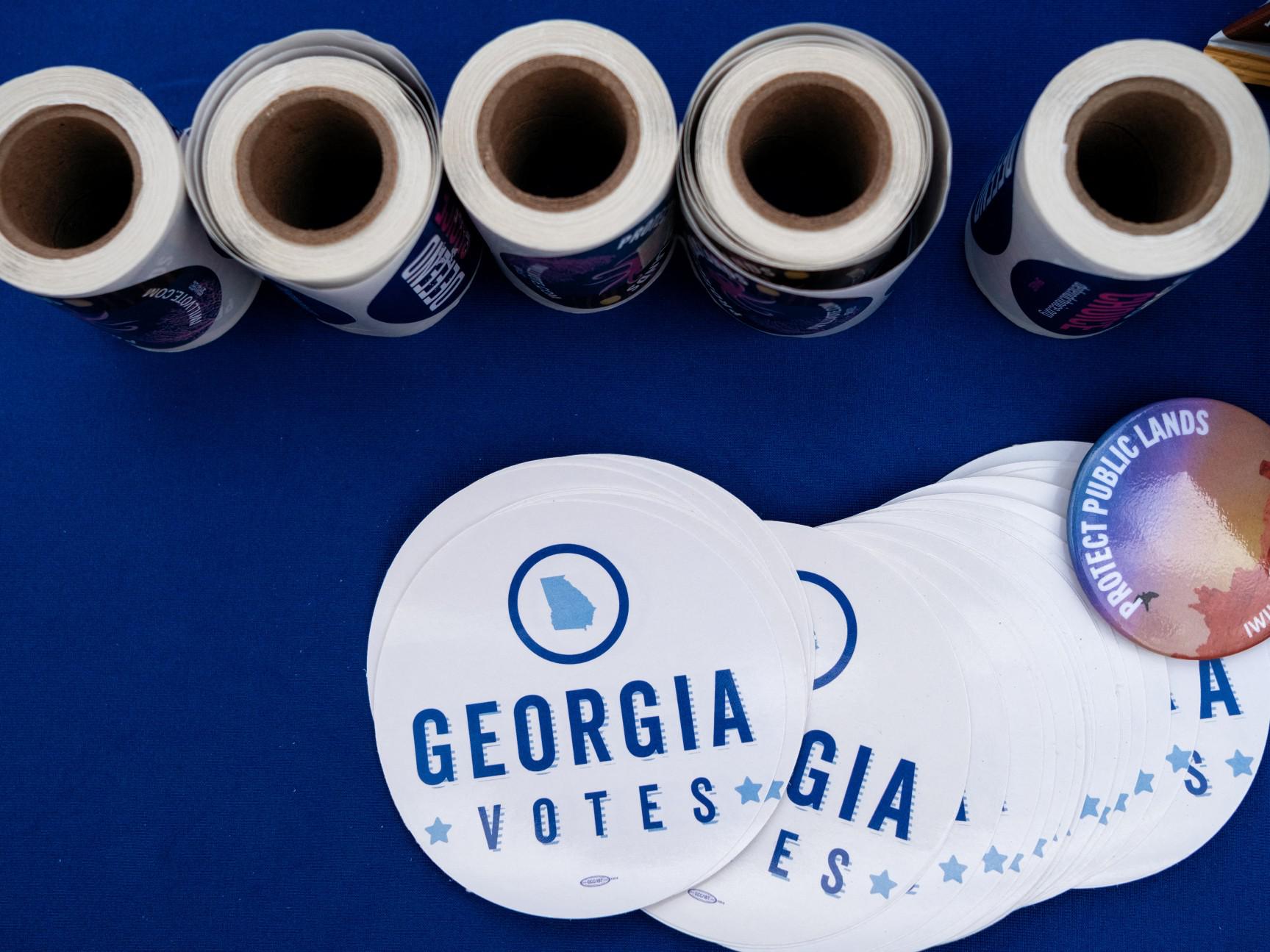 Elezioni midterm Usa 2022, in Georgia ex campione di football sfida reverendo