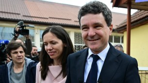 Elezioni Romania, exit poll: Dan in vantaggio su Simion di 9 punti