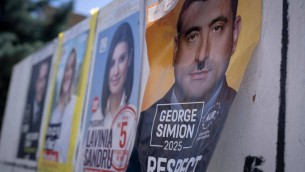 Elezioni Romania, exit poll premiano Simion: al primo turno ha oltre il 30% dei voti