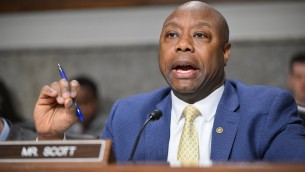 Elezioni Usa 2024, si candida il senatore repubblicano Scott