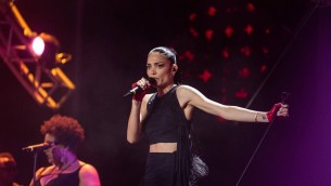 Elodie compie 35 anni: "Soffro da sempre il mio compleanno, ieri sera ho pianto"