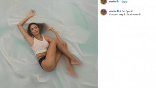 Elodie nuda sui social per il lancio del nuovo singolo 'A fari spenti'