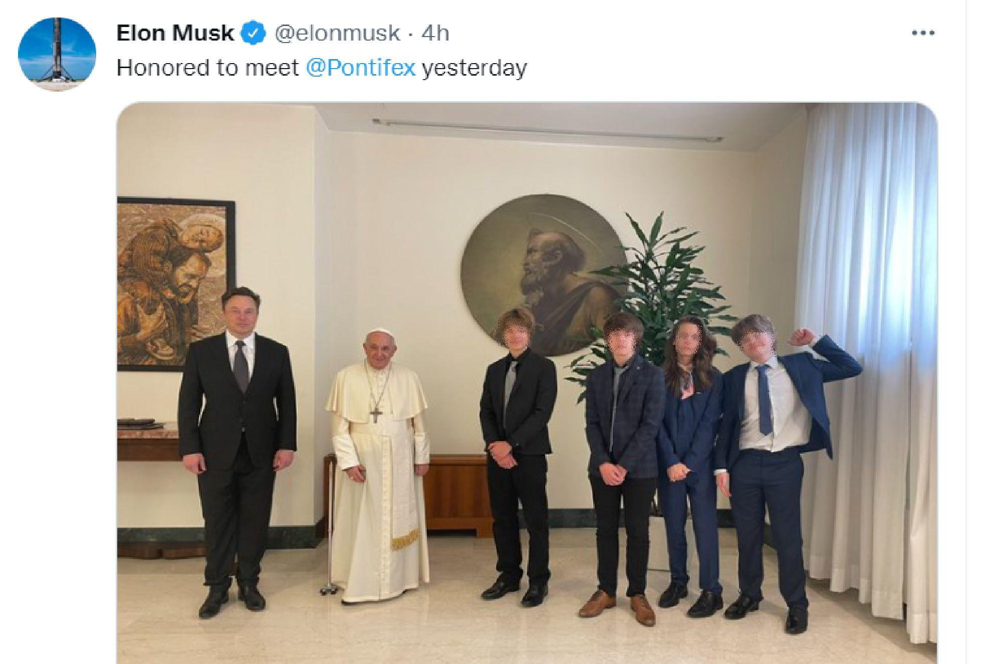 Elon Musk ieri in visita dal Papa: "Onorato"