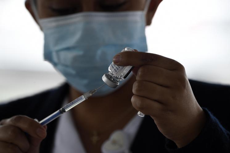 Ema: "Terza dose vaccino covid non è urgente"