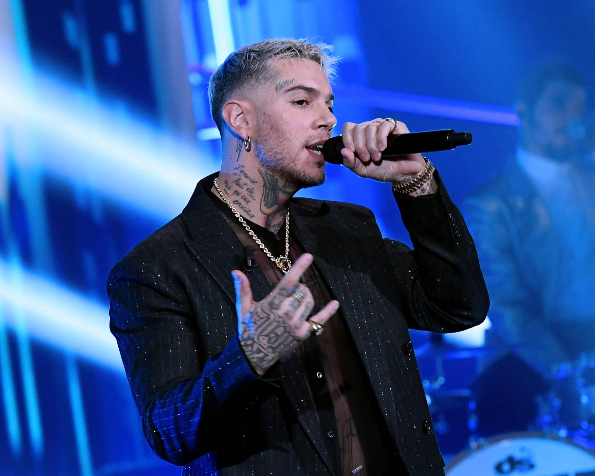Emis Killa, furioso con i fan: "Andate a rubare, non chiedete soldi a me"