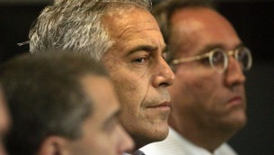 "Epstein aveva sex tape con Trump, Clinton e principe Andrea": l'accusa di Sarah