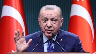 Erdogan: "Io dittatore? Parole Draghi indecenti e maleducate"