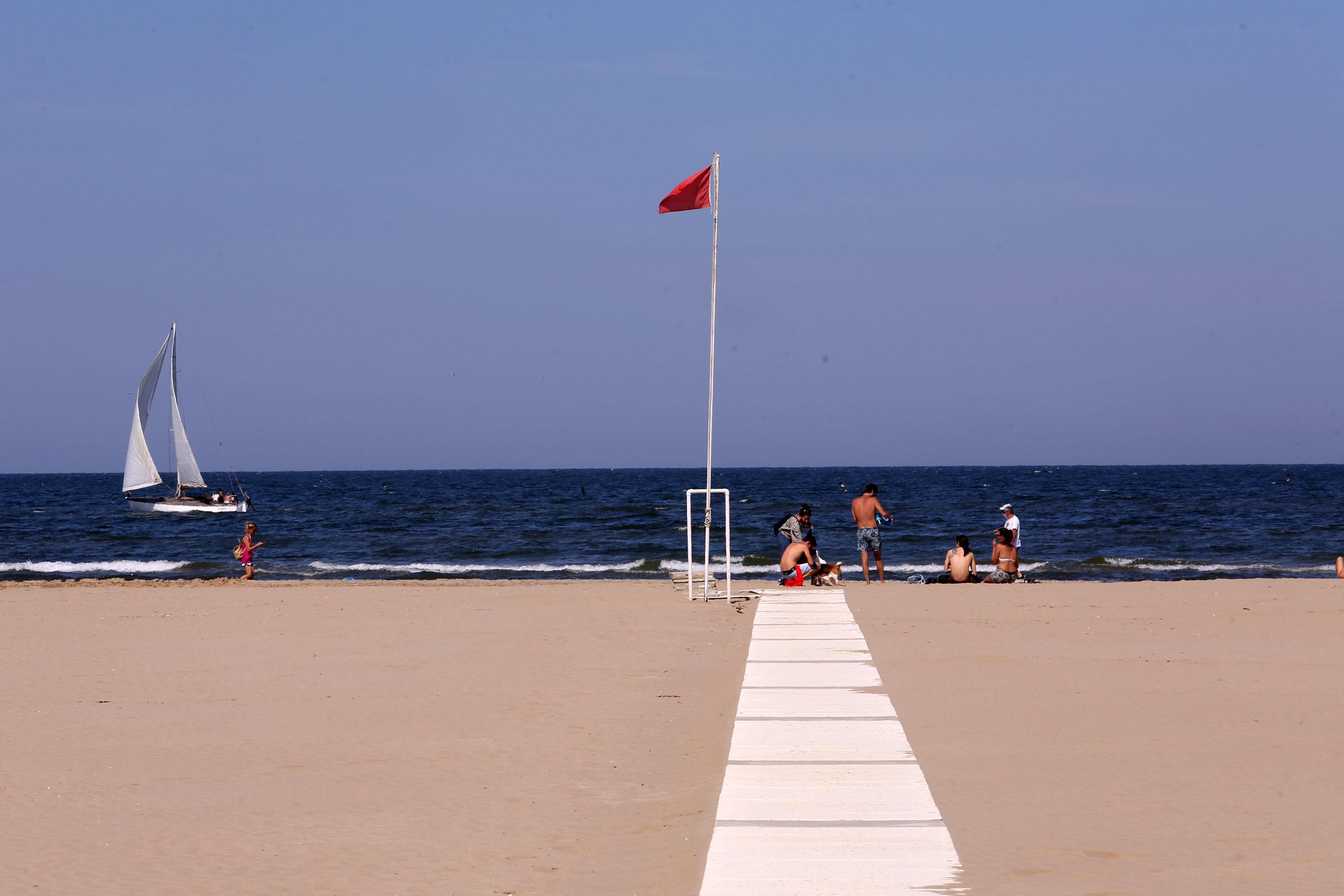 Escherichia coli, divieti balneazione in 22 spiagge Emilia Romagna: la lista