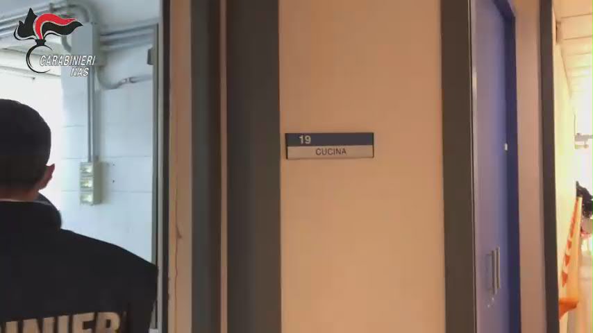 Escrementi e blatte, controlli Nas in mense ospedali -Video