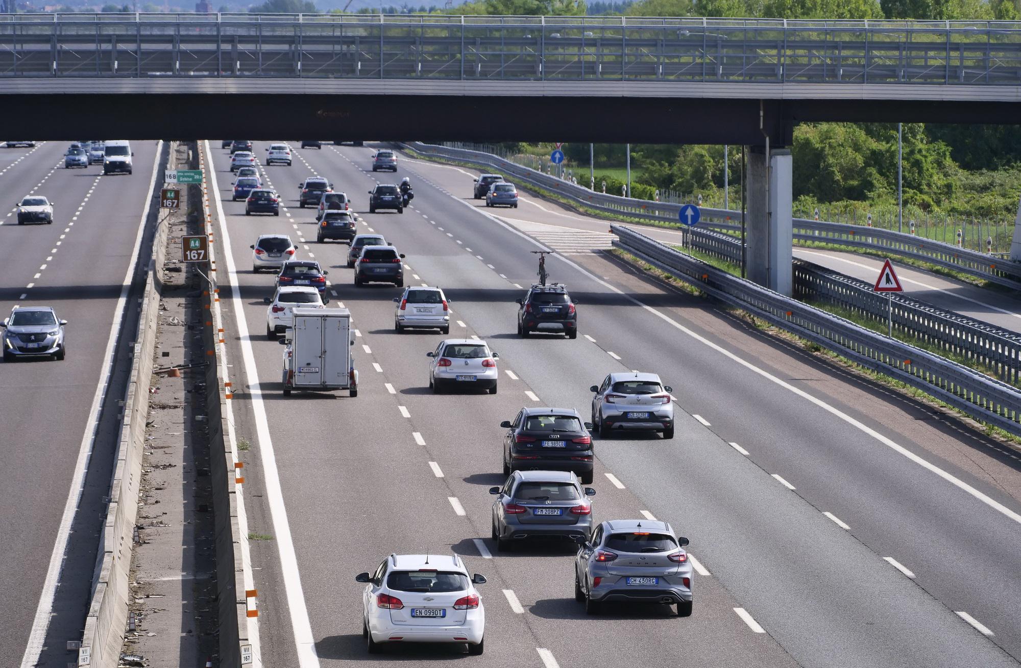 Esodo estivo 2023, weekend da bollino rosso: previsioni traffico e consigli